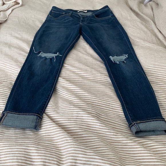 Women’s Levis - Picture 1 of 4